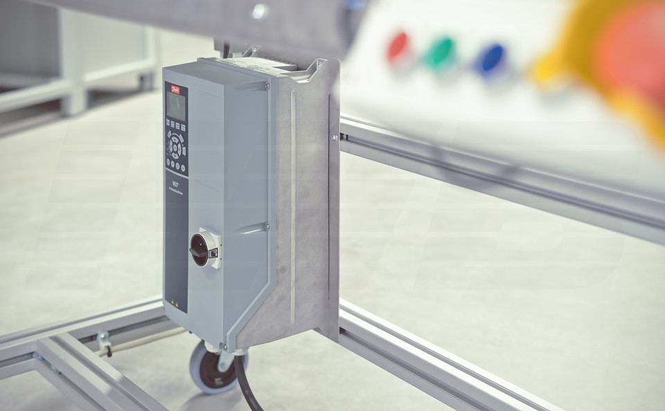 Minitrans Taktband mit sicherem Halt Minitrans Taktband mit kompakter Antriebstechnik, integrierter Logik für diversen Betriebsarten und sicherem Halt